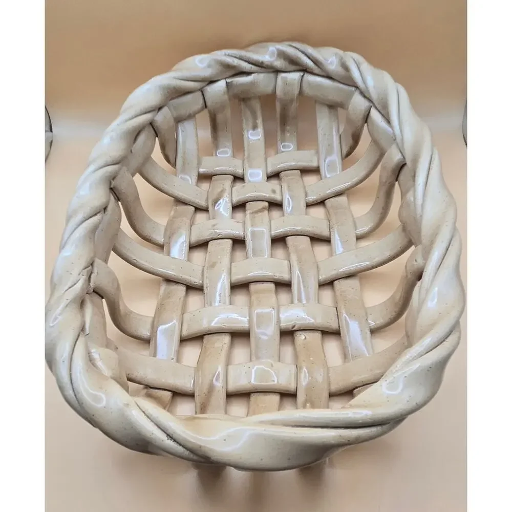 VTG Twisted/Overlapping Ceramic/Pottery Bread Or Fruit Bowl